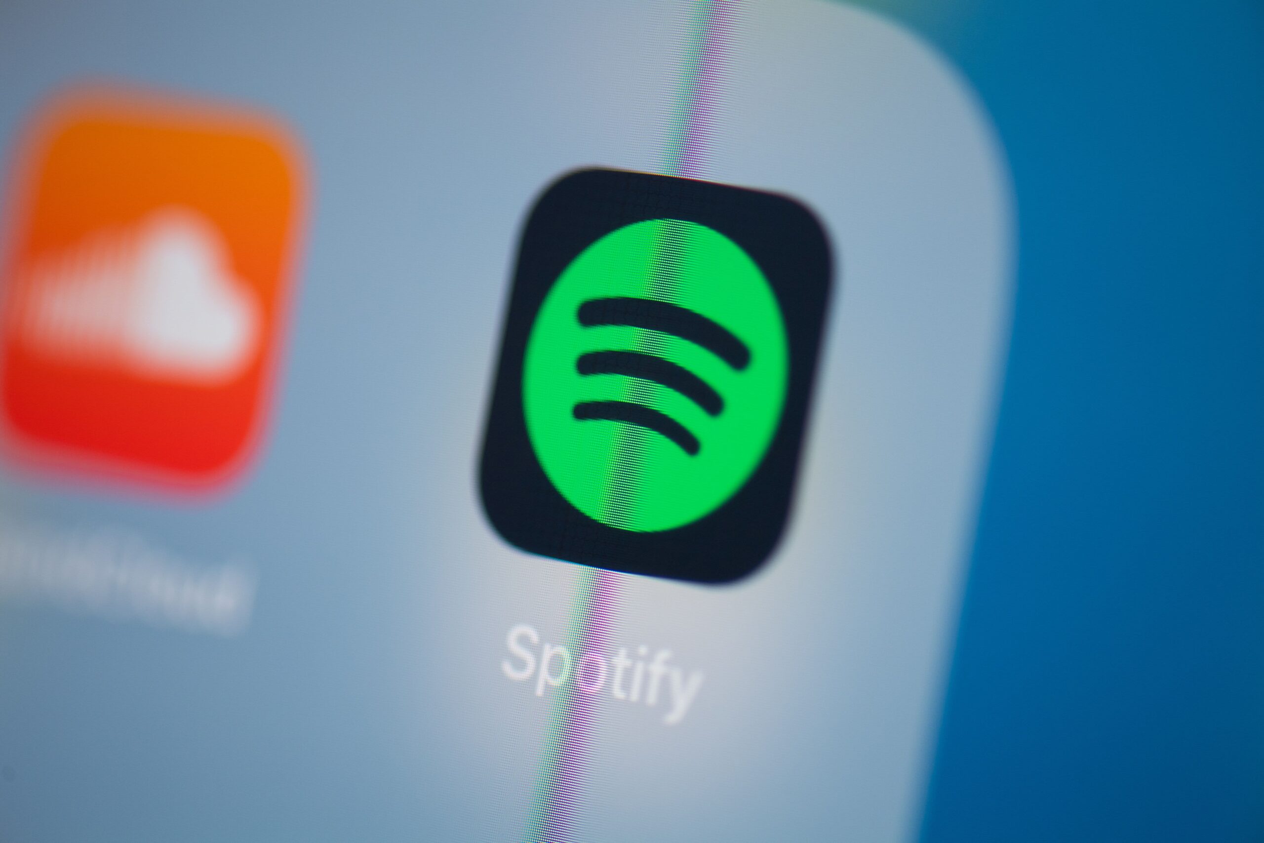 Spotify subscribers can now listen to over 200,000 audiobooks for free