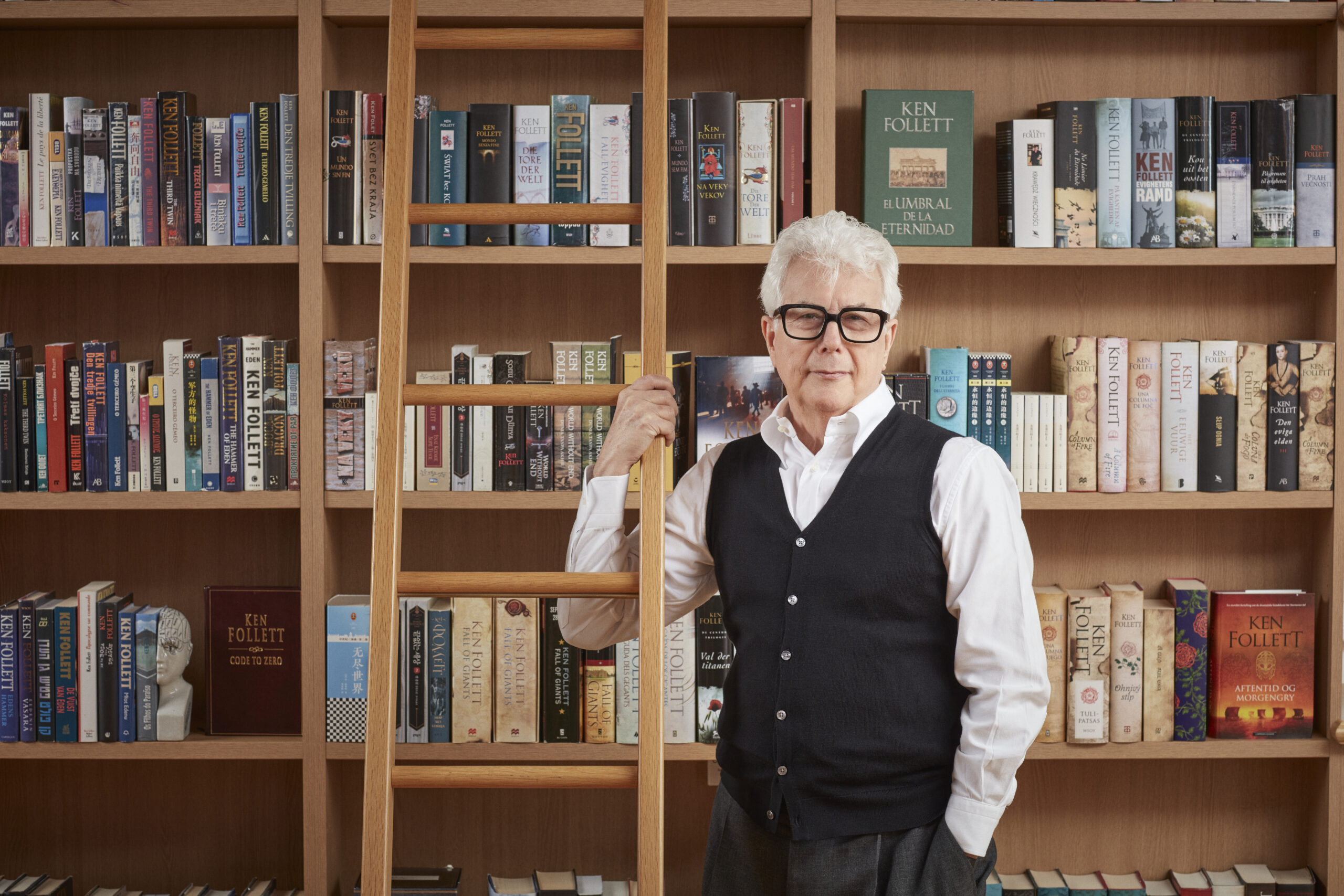 Ken Follett to Publish New Novel with Hachette in 2025
