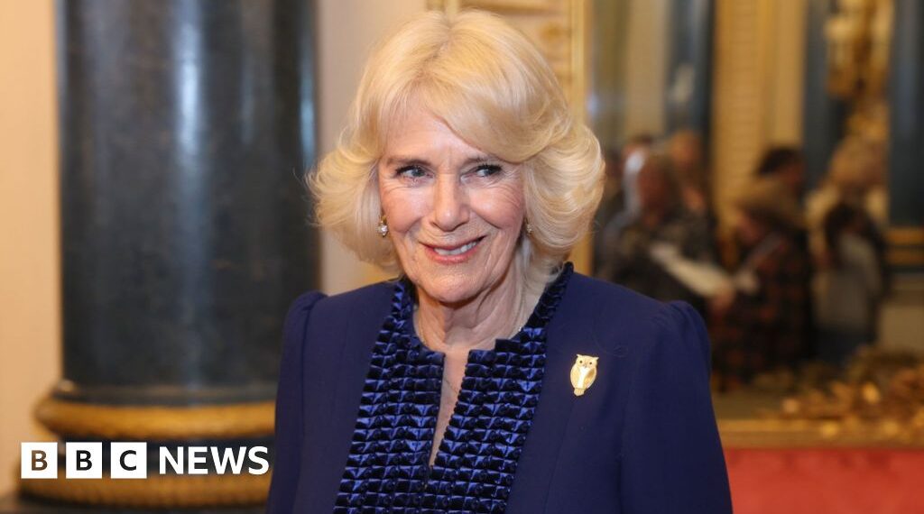 Queen praises young writers in BBC writing competition