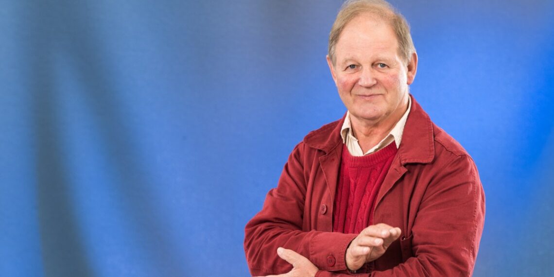 Morpurgo encourages ‘book clubs for parents’ to help children read