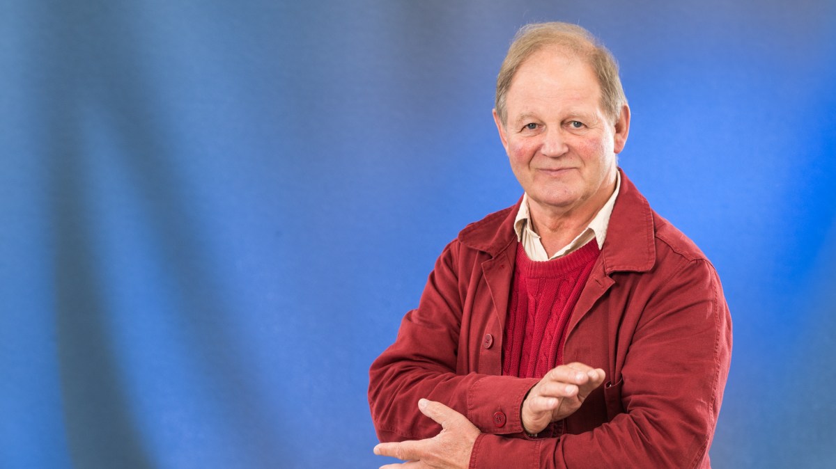 Morpurgo encourages ‘book clubs for parents’ to help children read Morpurgo encourages ‘book clubs for parents’ to help children read
