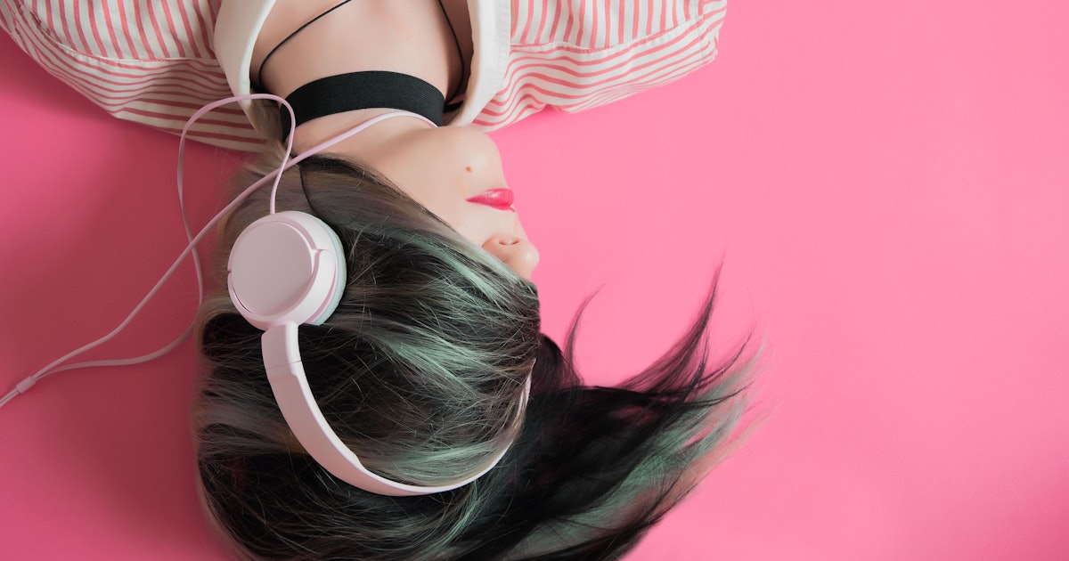 20 Podcasts About Writing That Will Have You Penning A Bestselling Novel In No Time 20 Podcasts About Writing That Will Have You Penning A Bestselling Novel In No Time