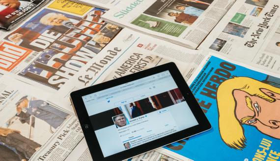 BBVA-OpenMind-Libro 2018-Perplejidad-Owen-Twitter-Donal-Trump-Donald Trump’s Twitter account not only communicates decisions and sets goals but also responds aggressively to accusations.