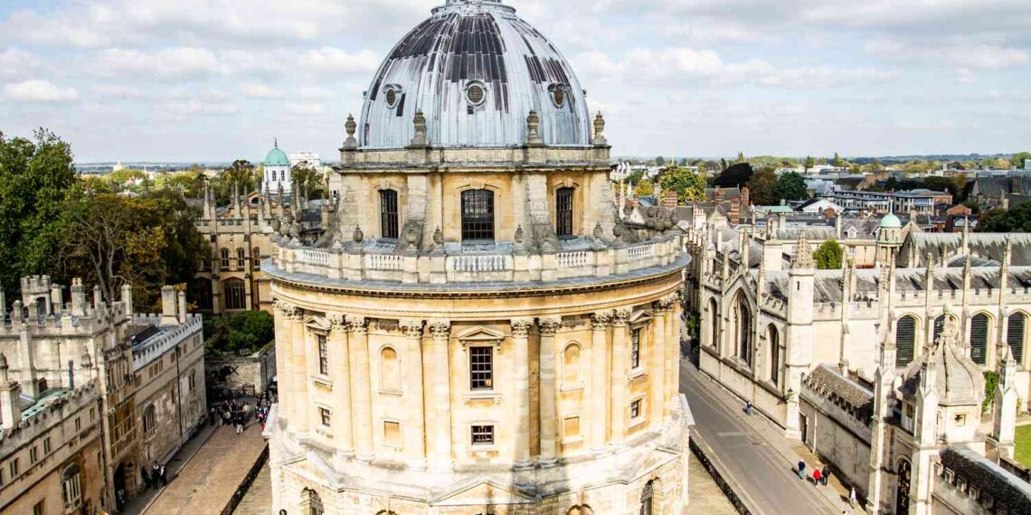 Must-See Spots in Oxford for Bookworms