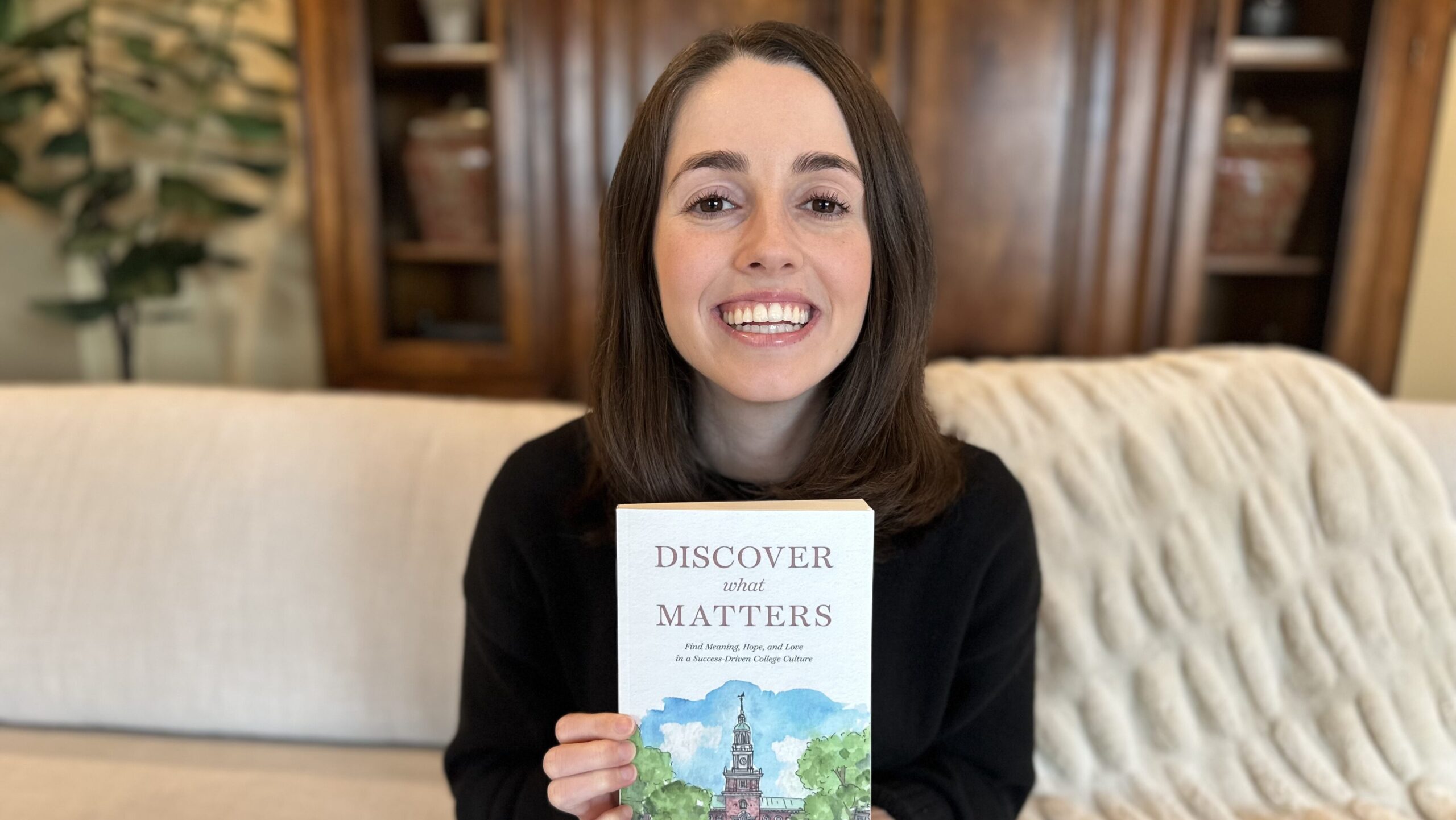 Elizabeth McColloch ‘17 on Her Journey to Publishing Creative Non-fiction Book