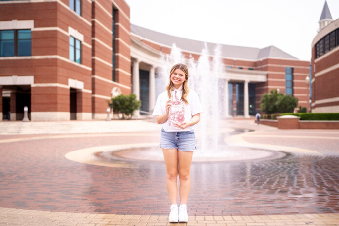 Baylor student explores experience of girlhood in poetry book Baylor student explores experience of girlhood in poetry book