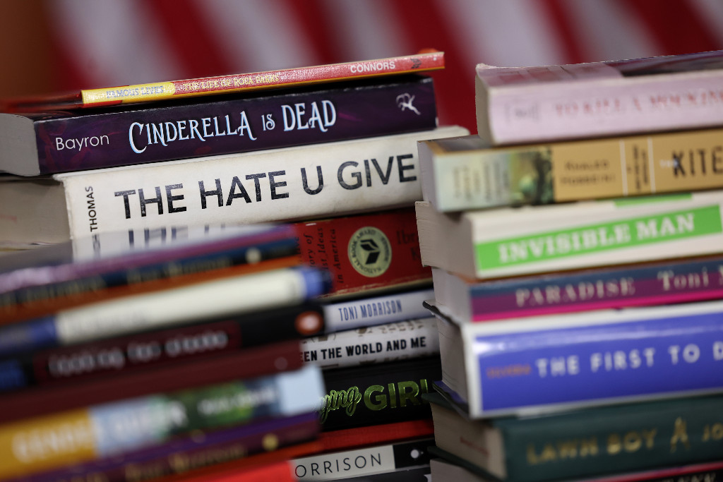 Using AI to Comply With Book Bans Makes Those Laws More Dangerous
