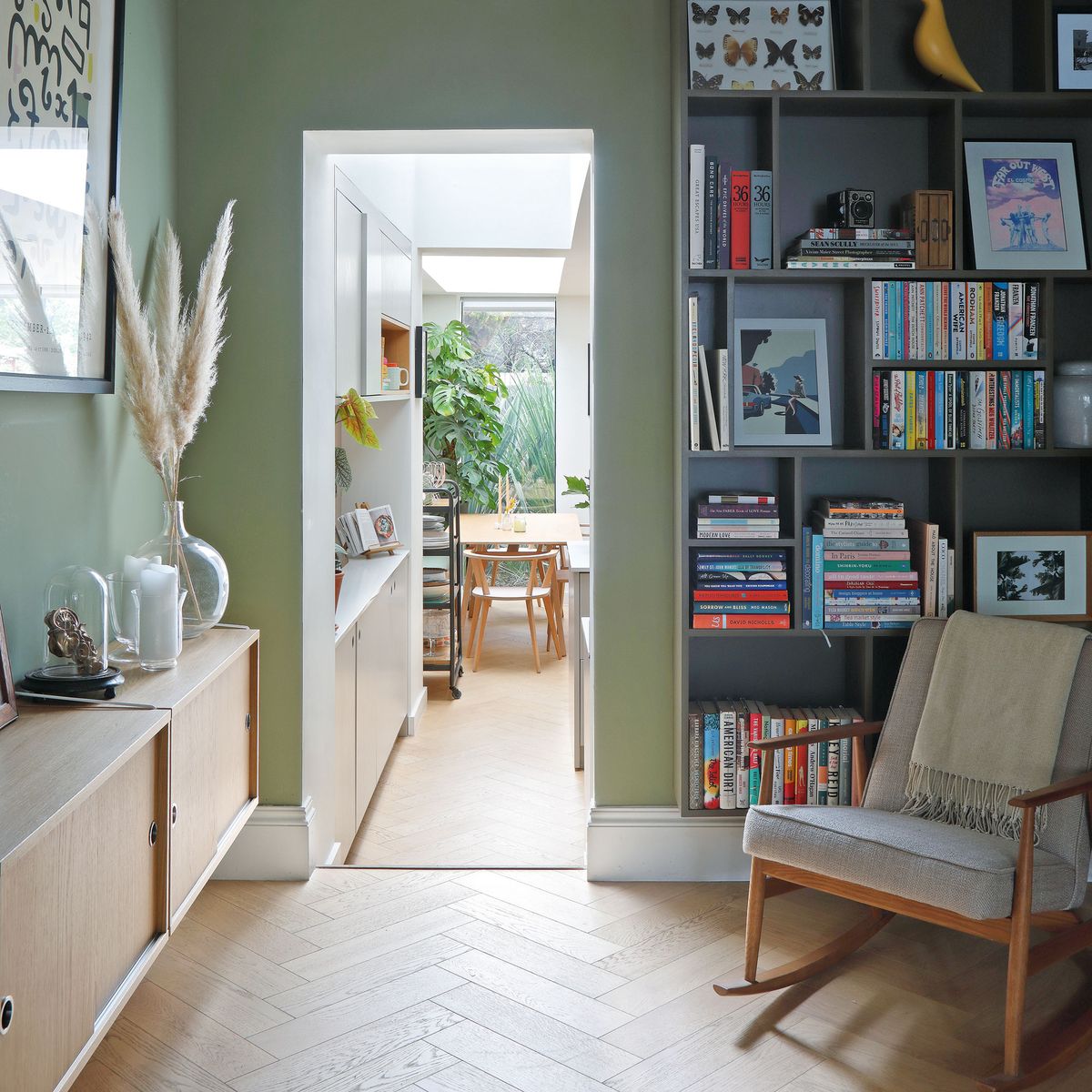 What are book nooks? These mini-scenes are taking over bookshelves across social media What are book nooks? These mini-scenes are taking over bookshelves across social media