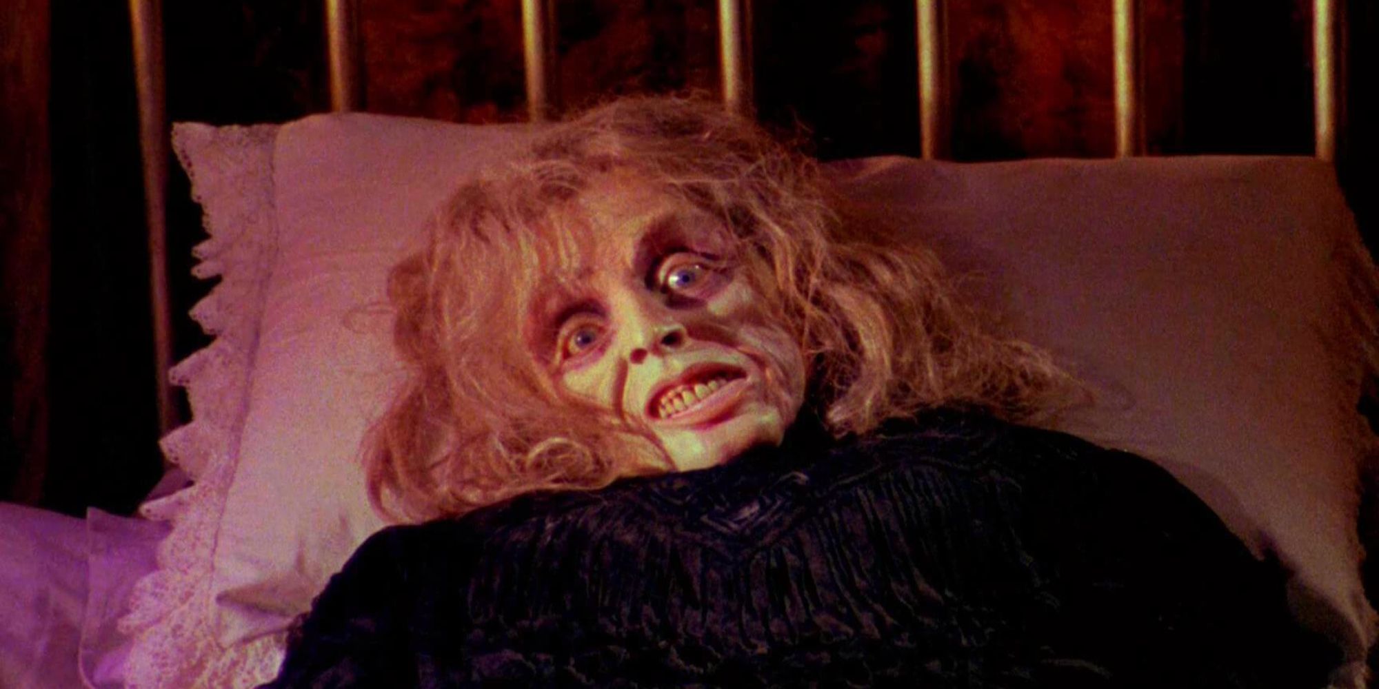 A monstruous woman lying in bed and looking at the camera in the film Black Sabbath