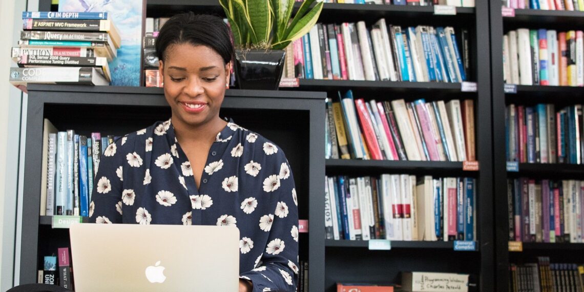 8 Alternative Sites Better Than Goodreads for Book Lovers 8 Alternative Sites Better Than Goodreads for Book Lovers