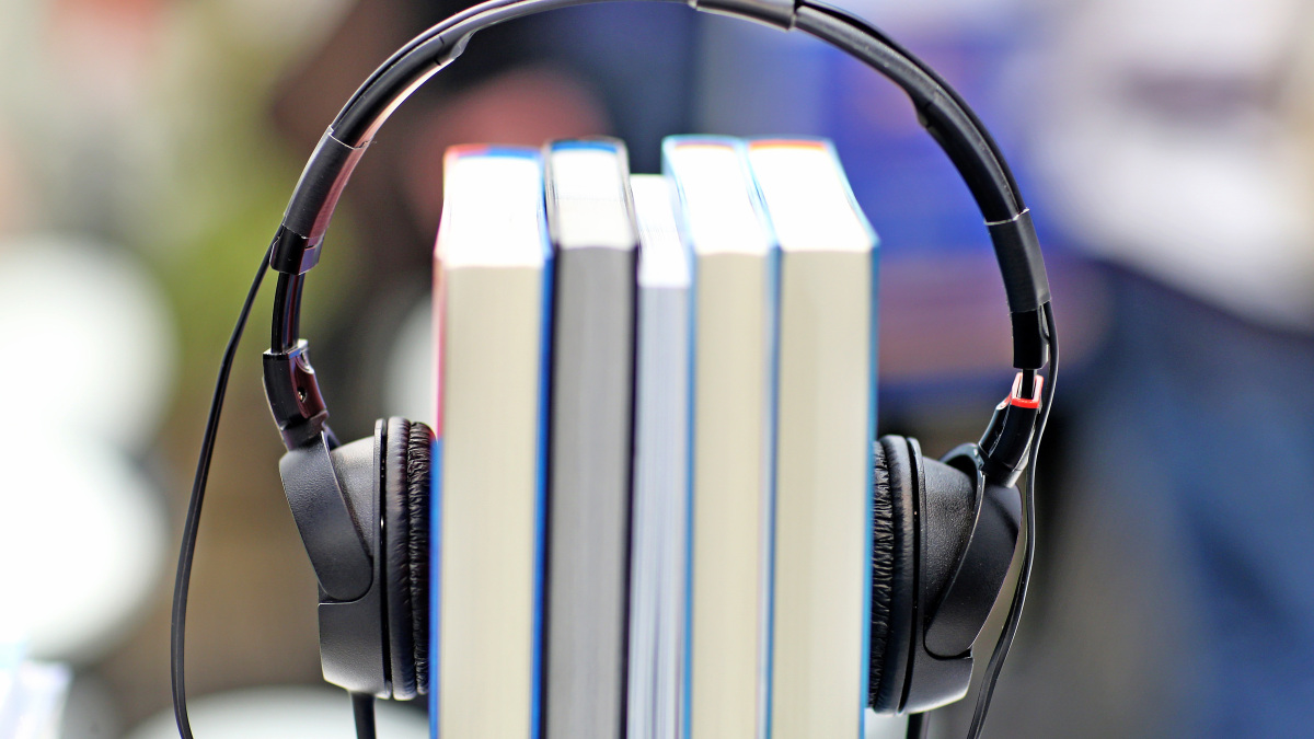 How to listen to audiobooks: Free apps vs. paid subscriptions How to listen to audiobooks: Free apps vs. paid subscriptions