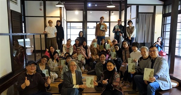 Anthology shines light on immigrant/migrant worker writers Anthology shines light on immigrant/migrant worker writers