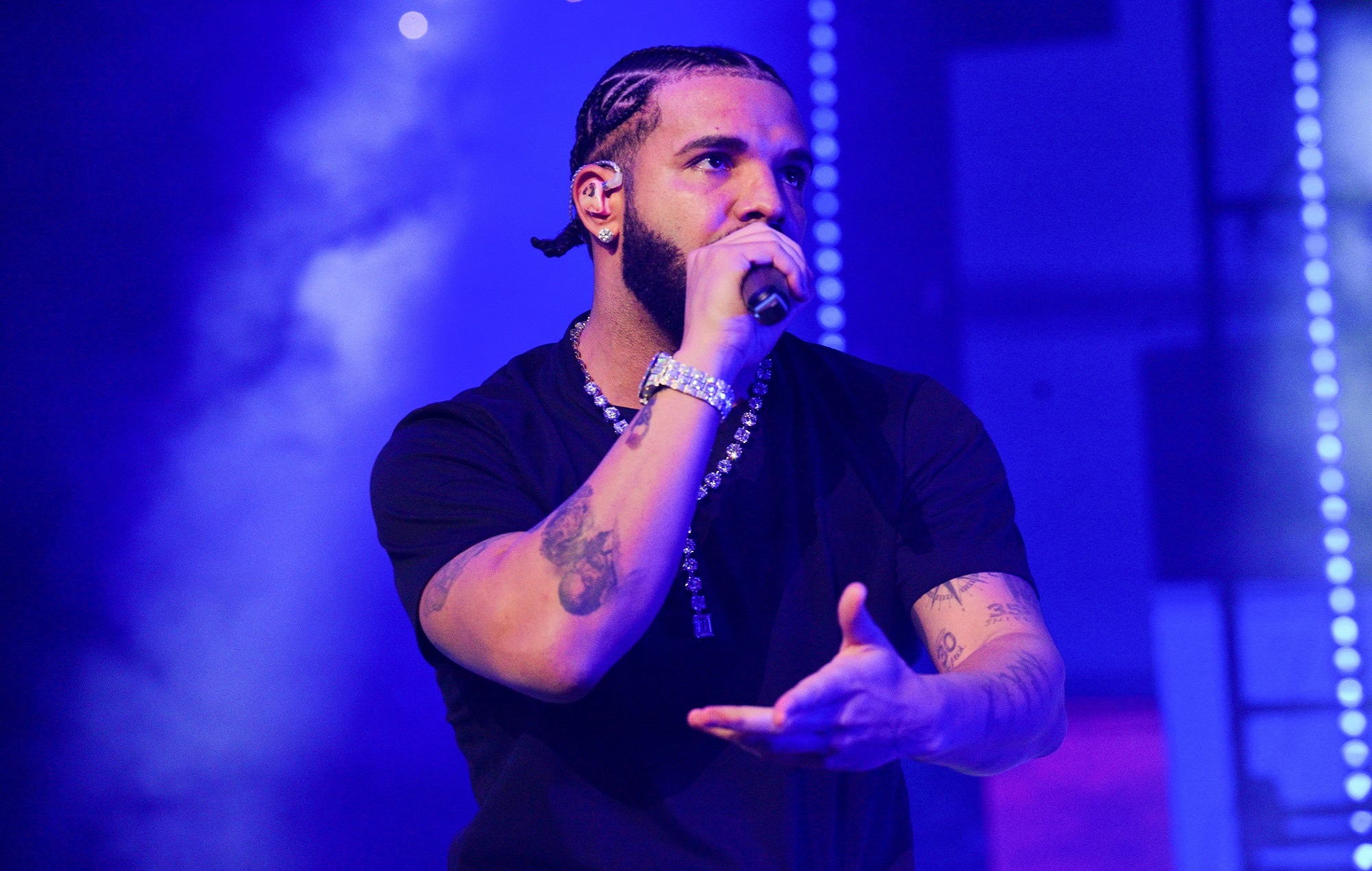 Drake announces his first poetry book Drake announces his first poetry book