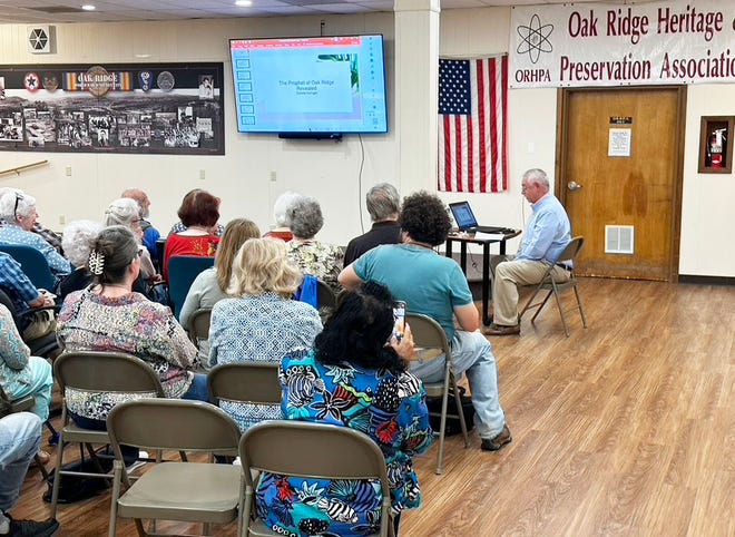 Dennis Aslinger speaks at the Oak Ridge Heritage and Preservation Association.