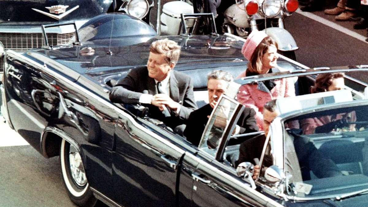 Jackie Kennedy’s own excruciating injury from JFK’s assassination that she never recovered from… and all the other stunning revelations from MAUREEN CALLAHAN’s new book Jackie Kennedy’s own excruciating injury from JFK’s assassination that she never recovered from… and all the other stunning revelations from MAUREEN CALLAHAN’s new book