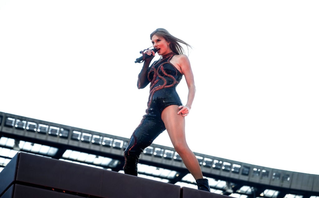 EDINBURGH, SCOTLAND - JUNE 07: EDITORIAL USE ONLY. NO BOOK COVERS. Taylor Swift performs at Scottish Gas Murrayfield Stadium on June 07, 2024 in Edinburgh, Scotland. (Photo by Gareth Cattermole/TAS24/Getty Images for TAS Rights Management )