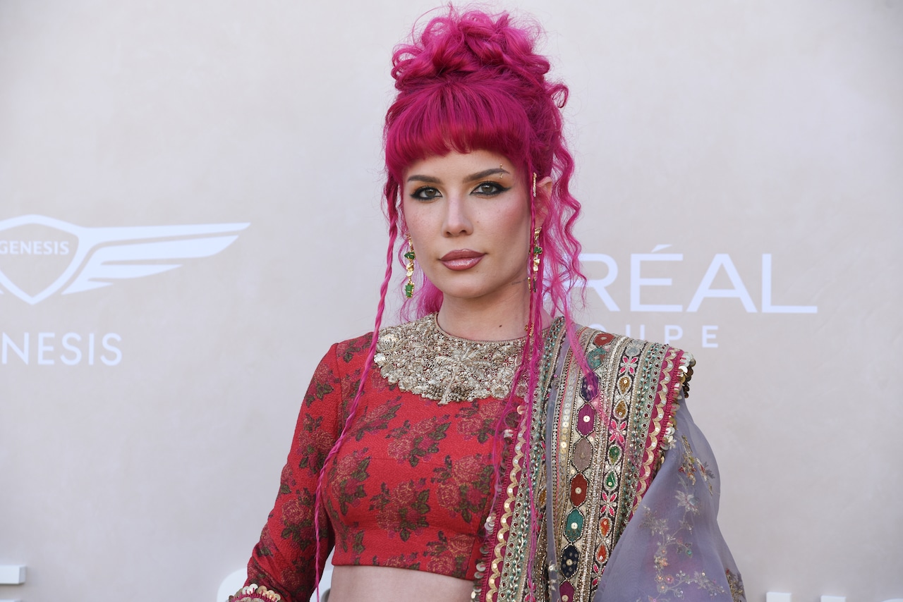 Singer Halsey reveals health issues; new ‘Hunger Games’ book; more: Buzz Singer Halsey reveals health issues; new ‘Hunger Games’ book; more: Buzz