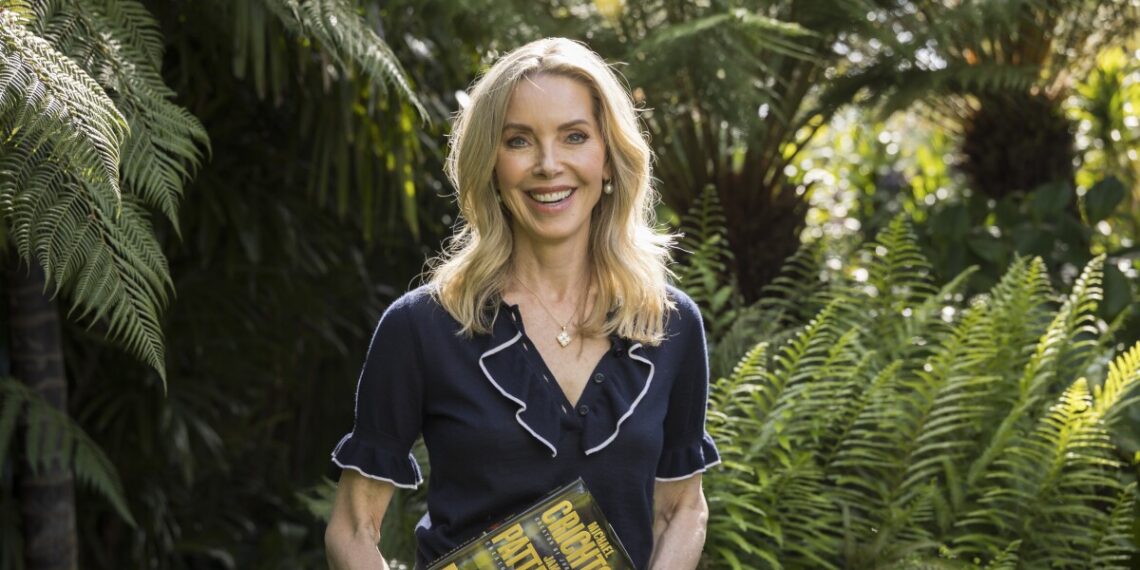 Late novelist Michael Crichton’s new book is set against the backdrop of an erupting Maunaloa Late novelist Michael Crichton’s new book is set against the backdrop of an erupting Maunaloa