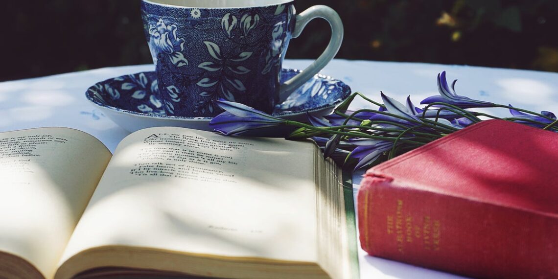 India Holton’s new book, The Ornithologist’s Field Guide to Love, is the perfect summer read! India Holton’s new book, The Ornithologist’s Field Guide to Love, is the perfect summer read!