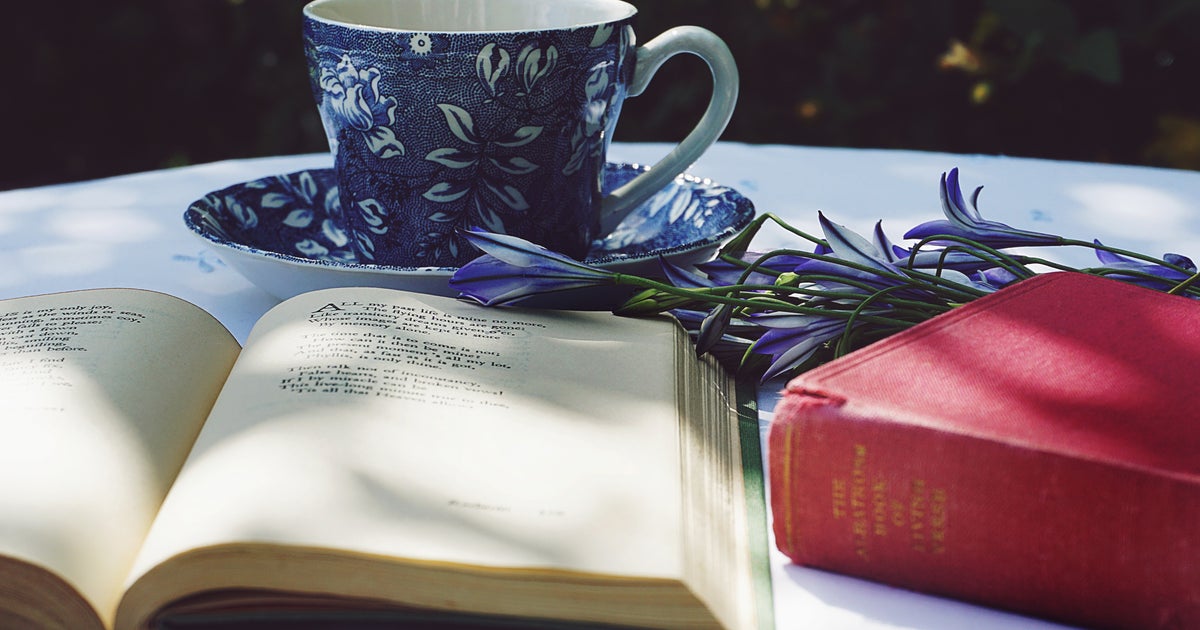 India Holton’s new book, The Ornithologist’s Field Guide to Love, is the perfect summer read! India Holton’s new book, The Ornithologist’s Field Guide to Love, is the perfect summer read!