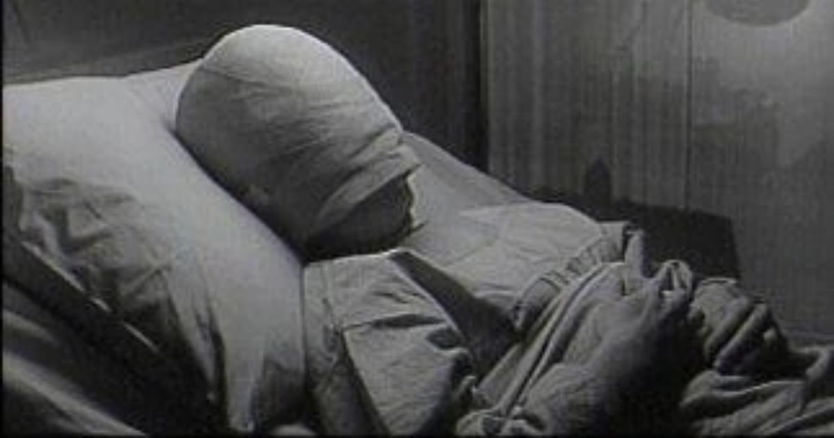 A patient lies with her face covered in episode eye of the beholder of the twilight zone 