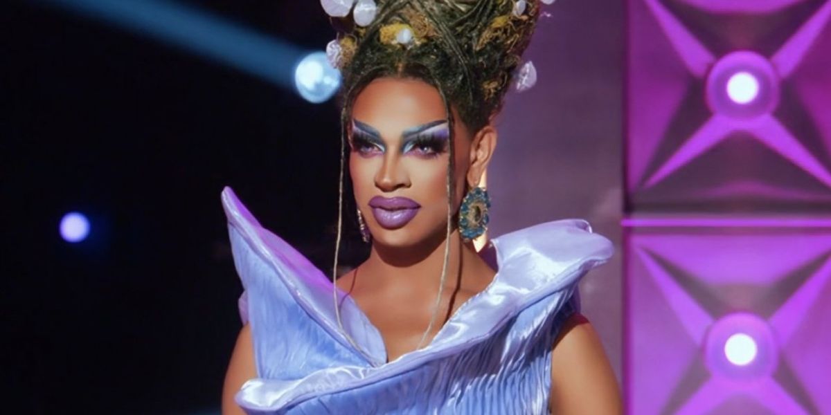 Yvie Oddly drops new nude to promote book ‘All About Yvie’ Yvie Oddly drops new nude to promote book ‘All About Yvie’