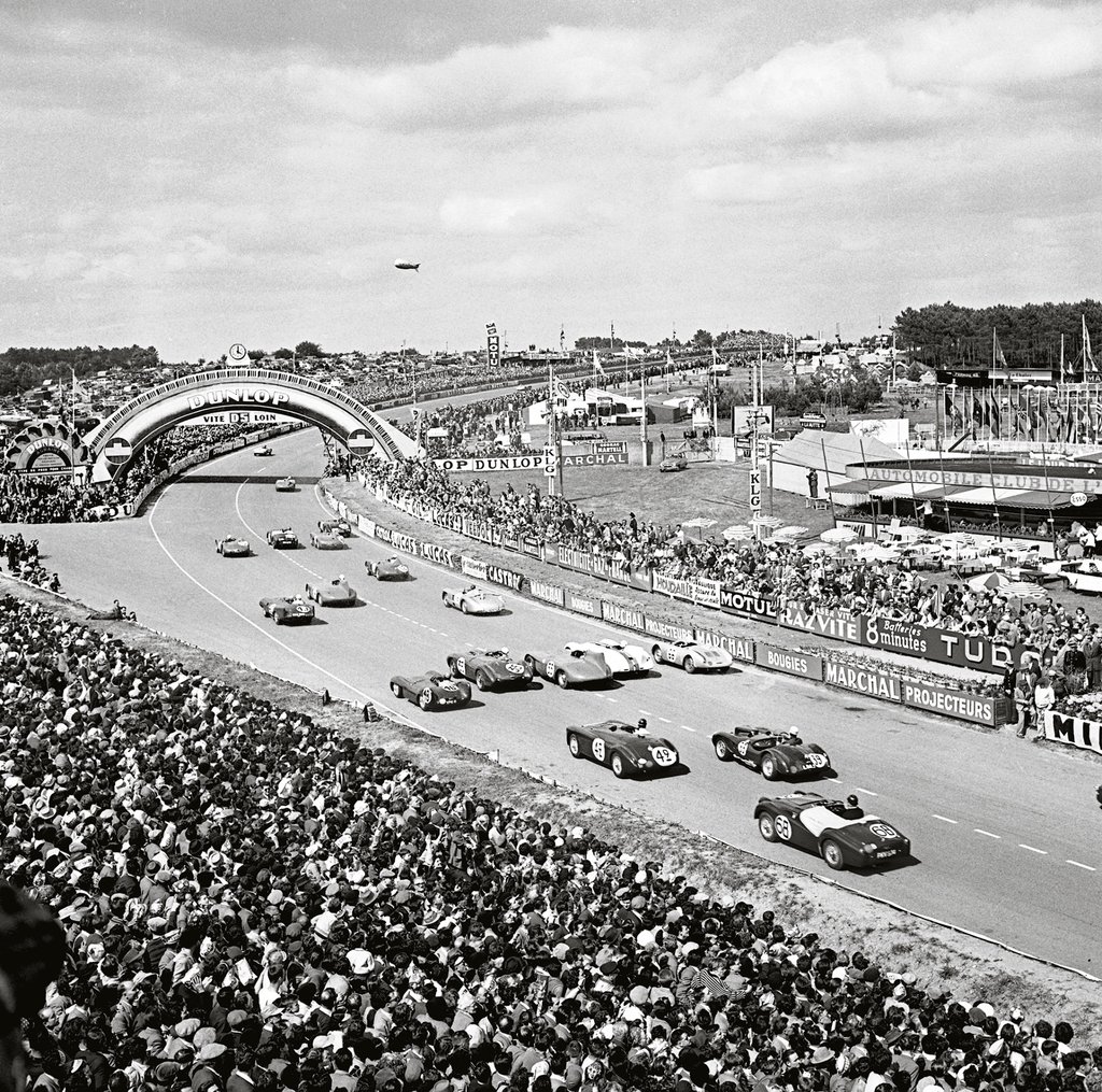 And they’re off: a scene from the 1955 24 Hours of Le Mans. Photo: Handout