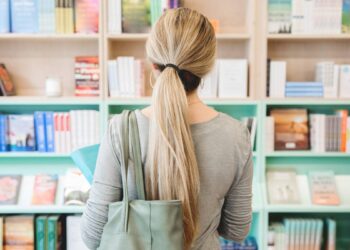 Romance-Only Bookstores: Book Trend, Locations, Author Opinions