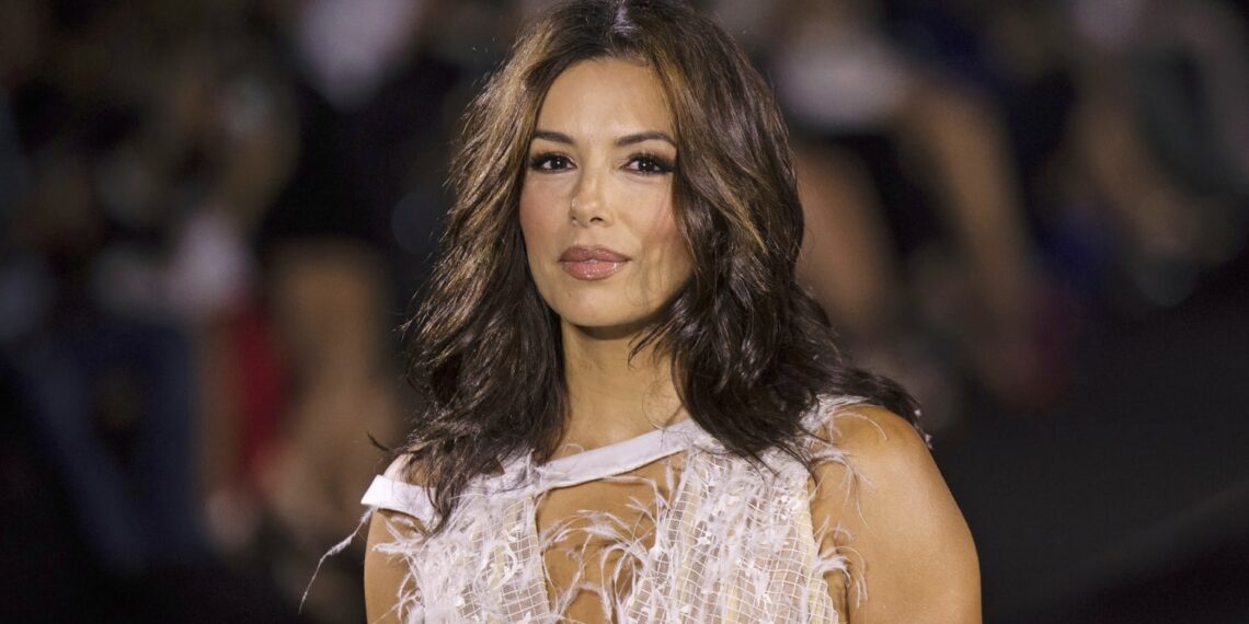 Eva Longoria promotes book access in partnership with Mott’s Eva Longoria promotes book access in partnership with Mott’s