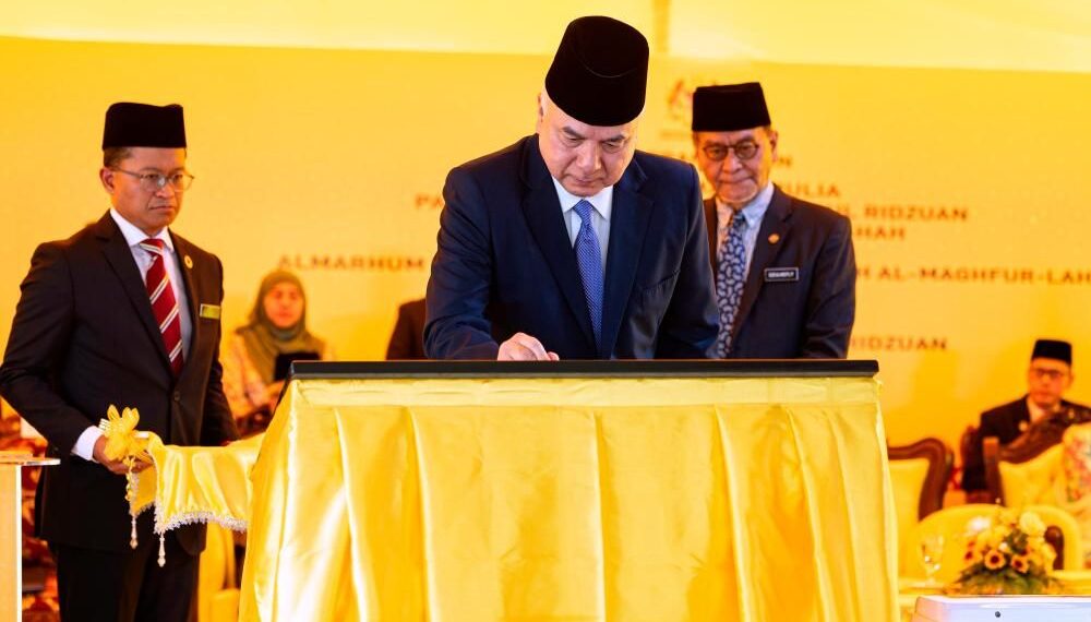 Sultan Nazrin launches new book on globalisation impact on Perak development