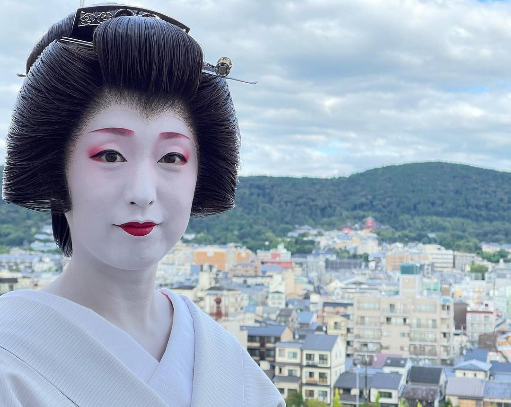 Author Zahra Hankir wrote about Japanese geishas’ use of eyeliner in her book