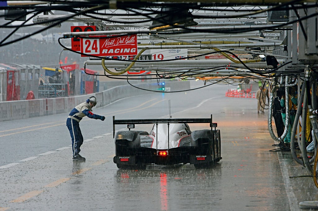A scene from qualifying at the 2007 24 Hours of Le Mans. Photo: DPPI