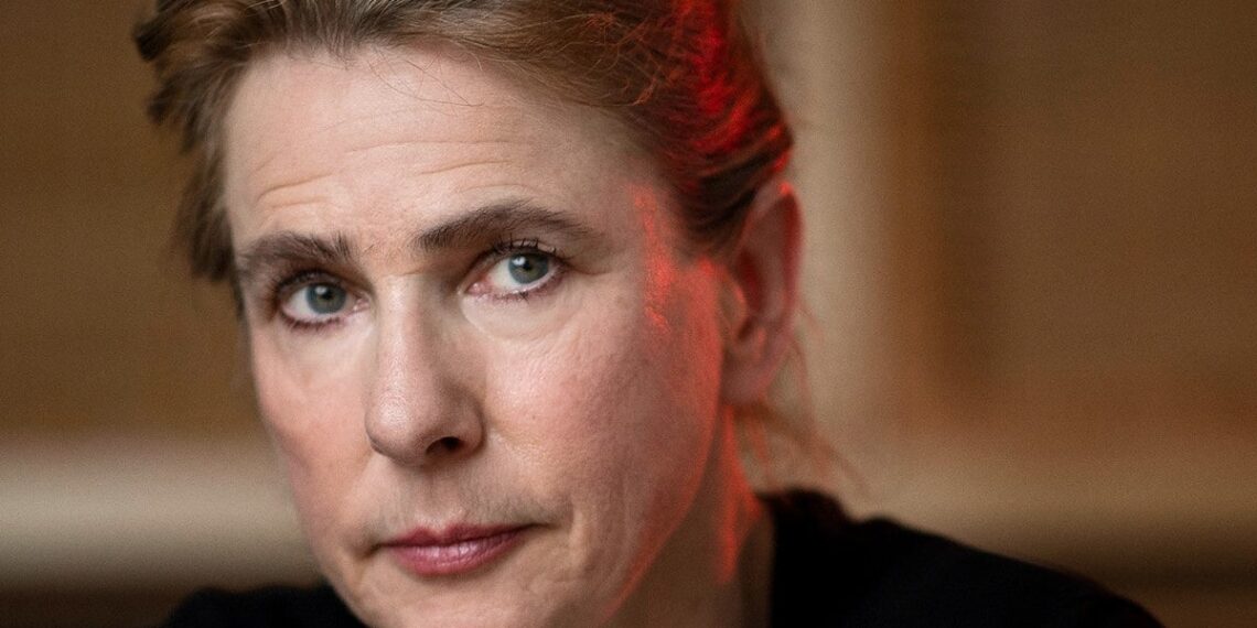 Lionel Shriver mocks American culture in “Mania”: a review