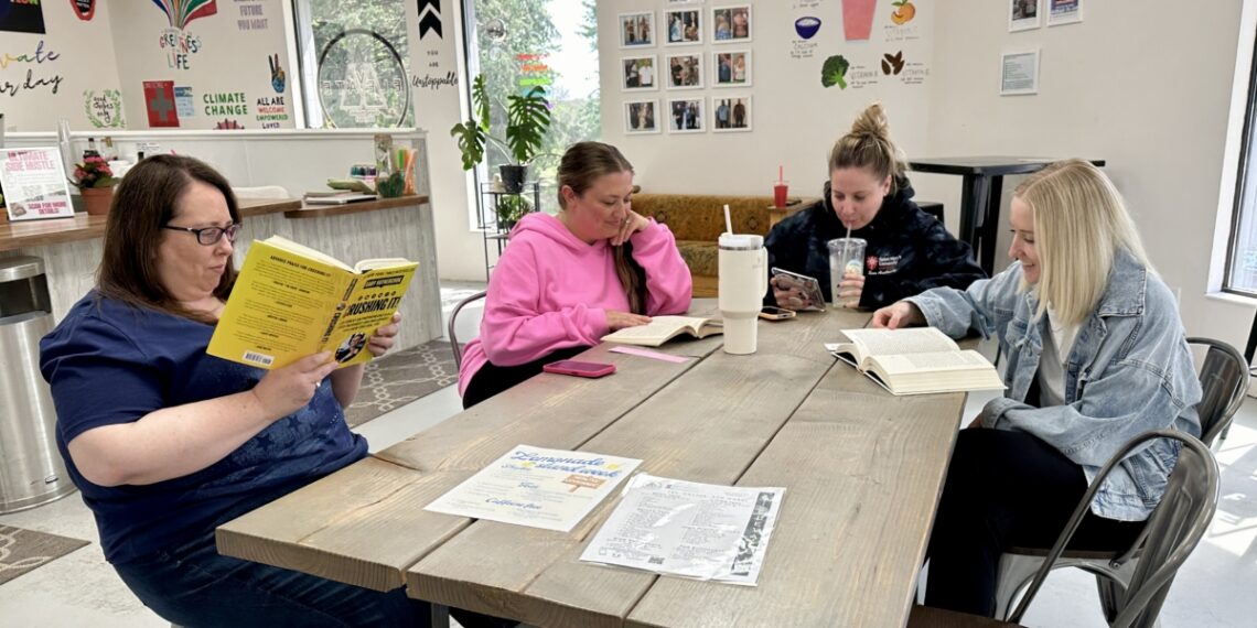 Nutrition shop is also a place to talk about books – or just to read ’em Nutrition shop is also a place to talk about books – or just to read ’em