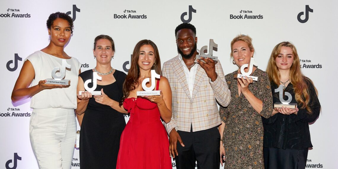 The Bookseller – News – TikTok Book Awards 2024: Lisa Jewell and Rebecca Yarros scoop books of the year