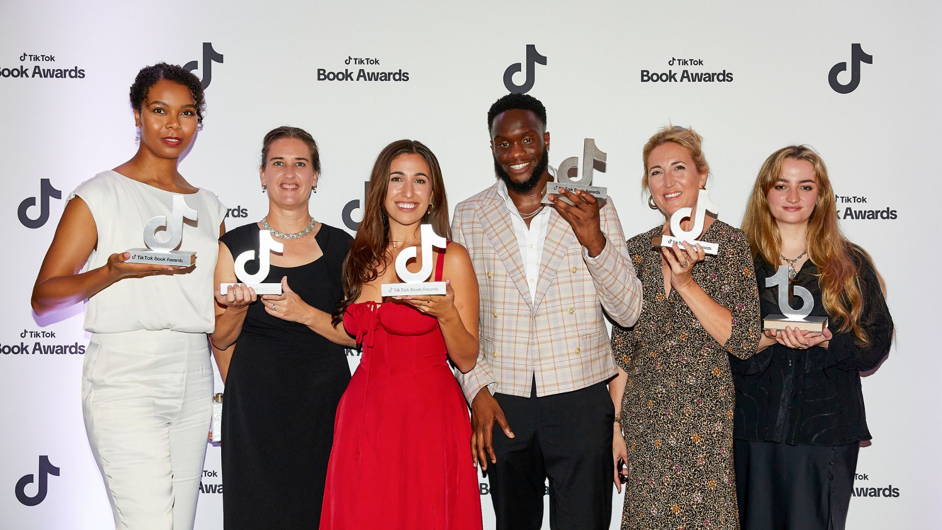 The Bookseller – News – TikTok Book Awards 2024: Lisa Jewell and Rebecca Yarros scoop books of the year