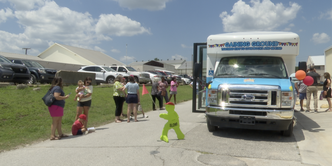 Graining Ground Literacy visits ‘book deserts’ in new bus