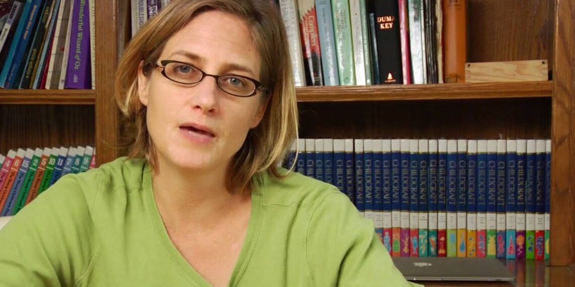 Writing Lessons : How to Write a Critical Book Review