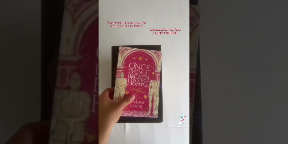 Hear me out cake 🤭 #books #booktube #booktok #booksuggestions #fallbooks #fall #shorts #yt #ytshorts